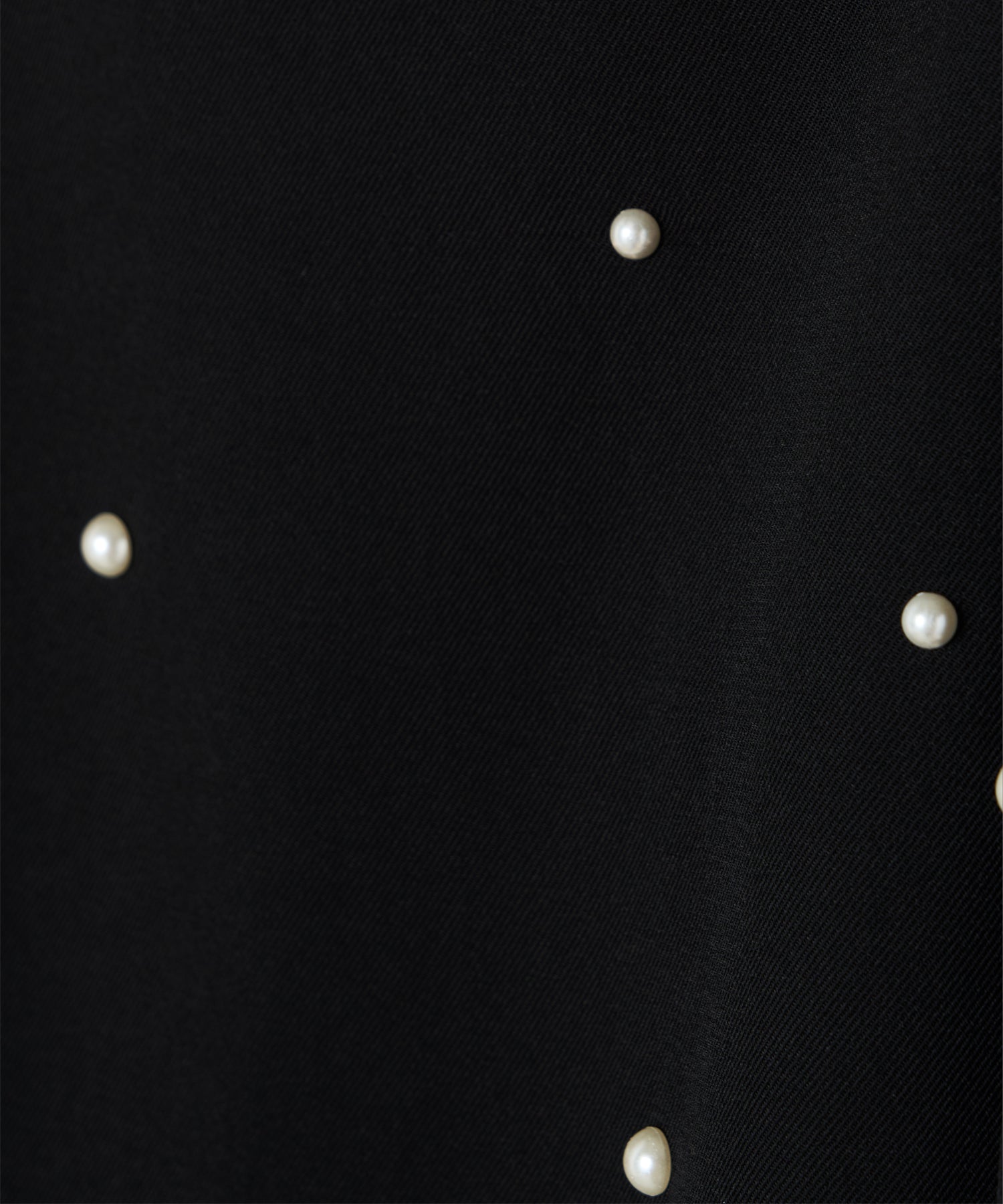 OVAL FORM PEARL DRESS