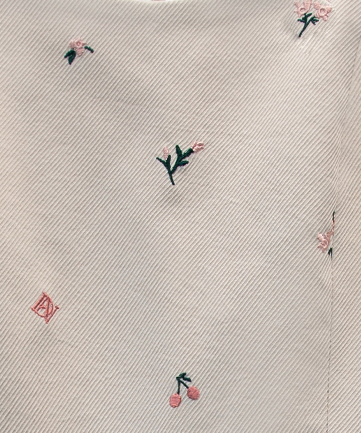SIGNATURE EMBROIDERY ALL IN ONE アイボリー 素材アップ物撮り画像