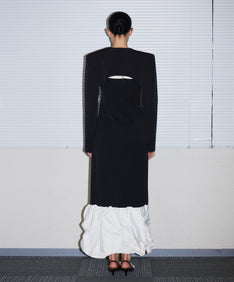 TRENCH BUBBLE DRESS ブラック 背面全身