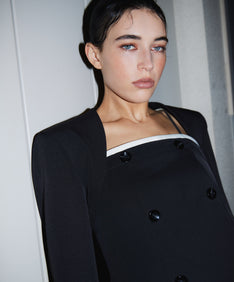 TRENCH BUBBLE DRESS ブラック 上半身アップ