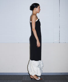 TRENCH BUBBLE DRESS ブラック 横向き全身