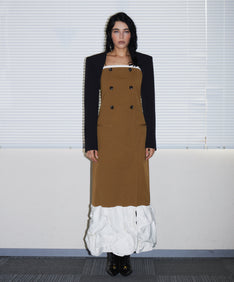 TRENCH BUBBLE DRESS キャメル 正面全身