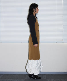 TRENCH BUBBLE DRESS キャメル 横向き全身