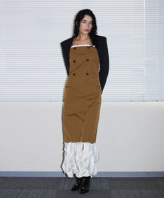 TRENCH BUBBLE DRESS キャメル 正面全身ポーズ