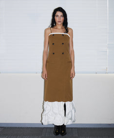 TRENCH BUBBLE DRESS キャメル 正面全身
