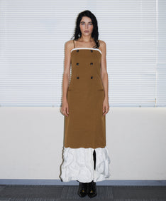 TRENCH BUBBLE DRESS キャメル 正面全身
