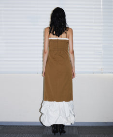 TRENCH BUBBLE DRESS キャメル 背面全身