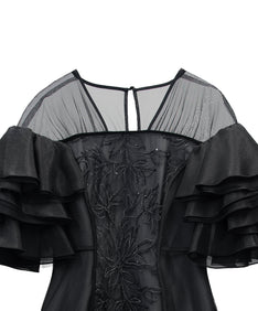 SPANGLE RUFFLE DRESS ブラック 正面アップ物撮り画像