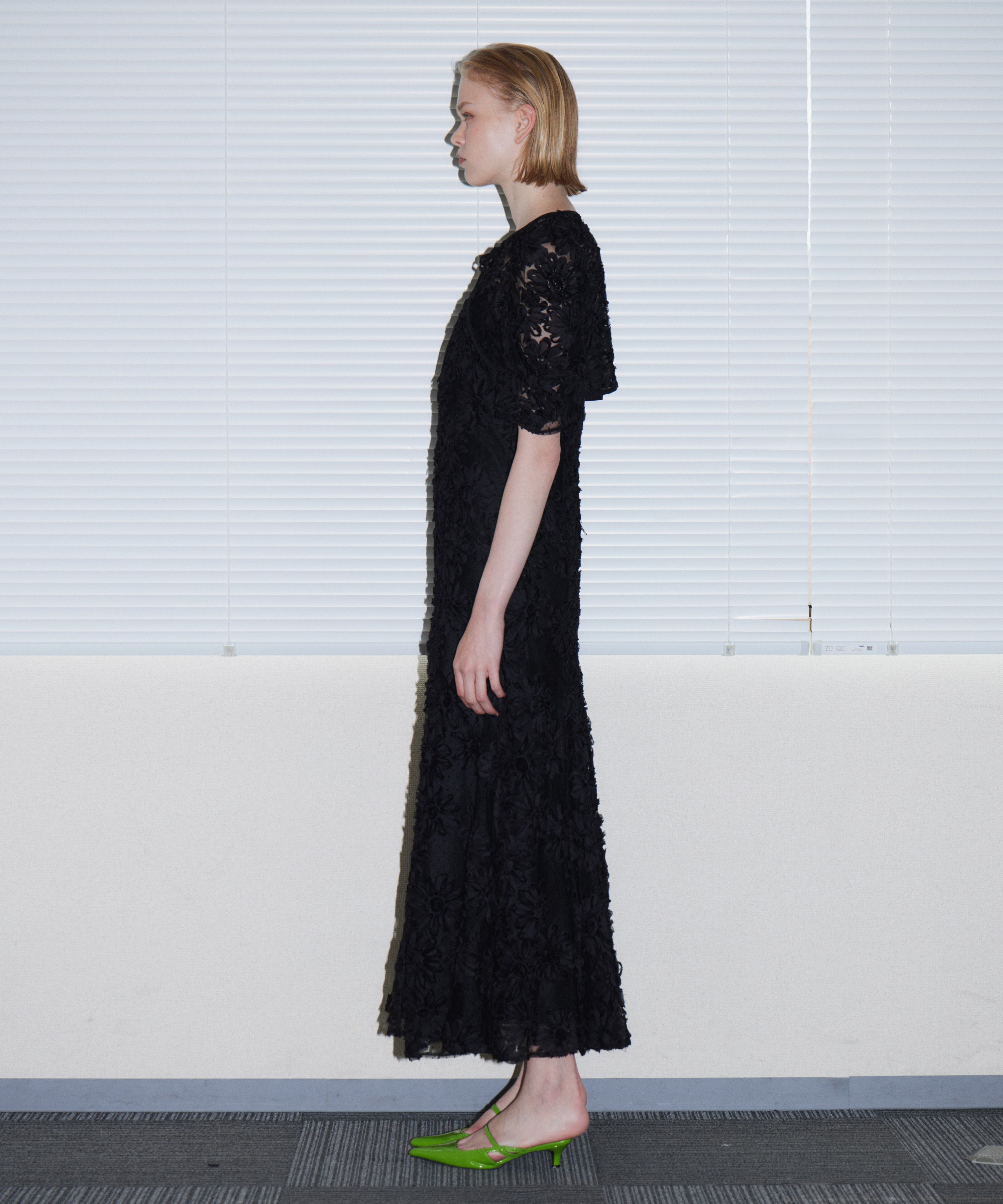 FLOCKING BOLERO DRESS ブラック 横向き全身