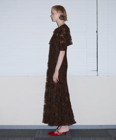 FLOCKING BOLERO DRESS ブラウン 横向き全身