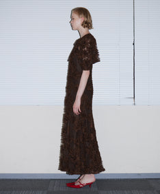 FLOCKING BOLERO DRESS ブラウン 横向き全身