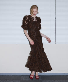 FLOCKING BOLERO DRESS ブラウン 正面全身ポーズ