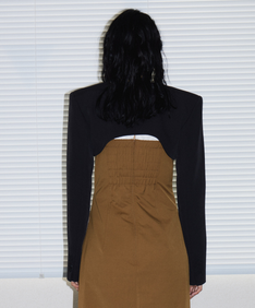 TAILORED POWER JACKET ブラック 背面上半身アップ