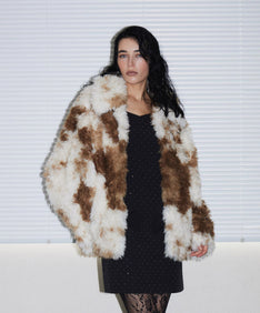 PERRO FUR COAT カラメロ 正面上半身アップ