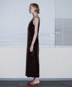 GLIMMER FLOWER DRESS ブラウン 横向き 全身