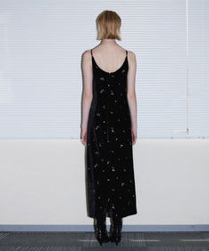 GLIMMER FLOWER DRESS ブラック  背面全身