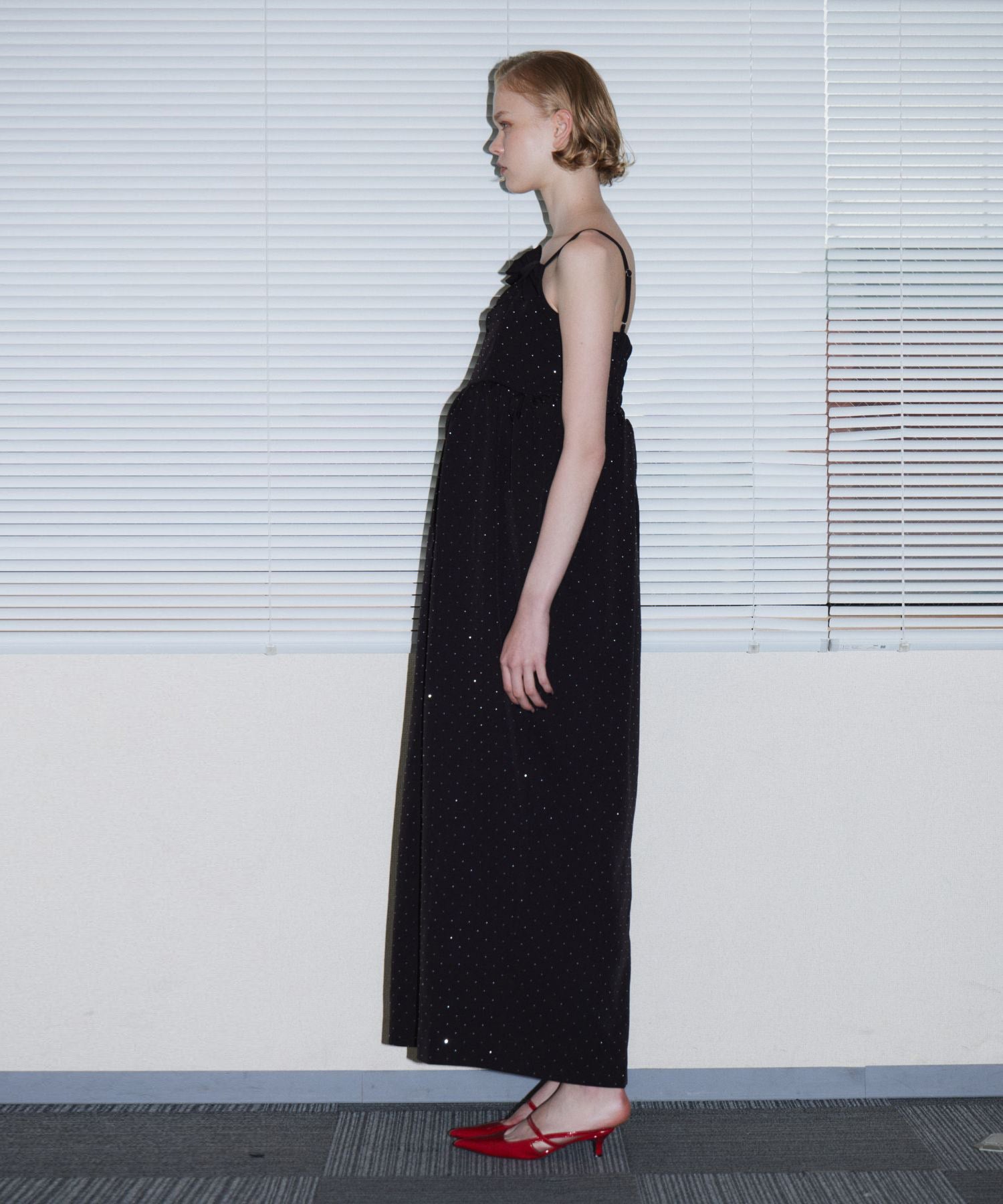 GRINT RIBBON LONG DRESS ブラック 横向き全身