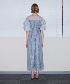 SPANGLE RUFFLE DRESS グレー 背面全身