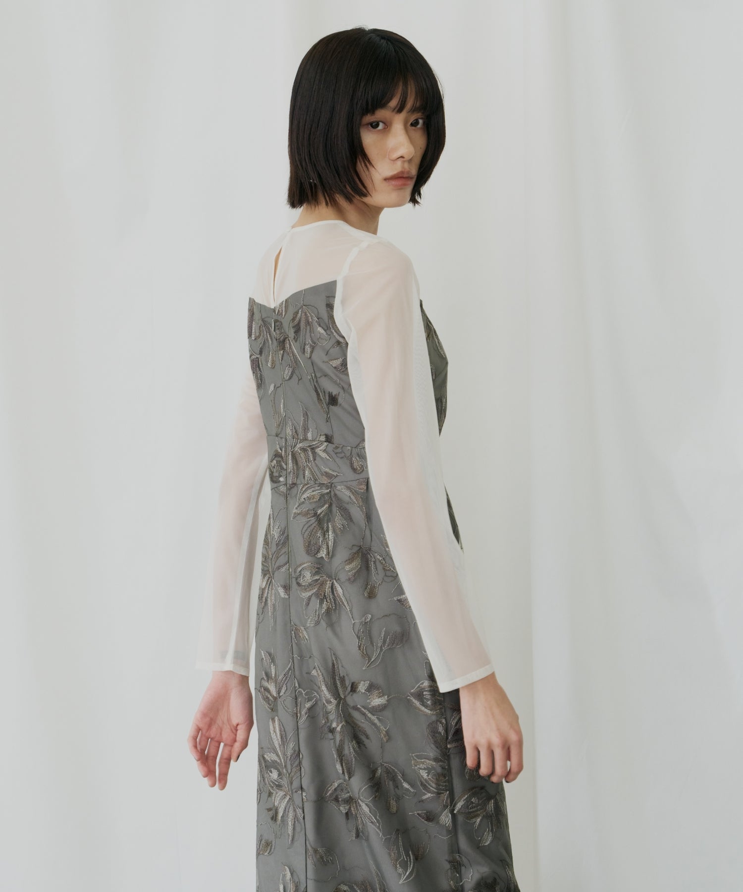 PLEATED FRONT FLOWER DRESS
