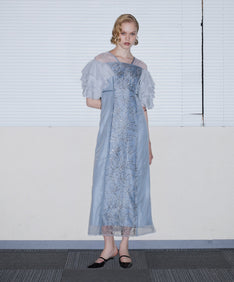 SPANGLE RUFFLE DRESS グレー 正面全身ポーズ