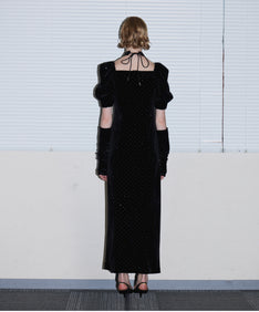 GRINT VELOUR DRESS ブラック 背面全身着用