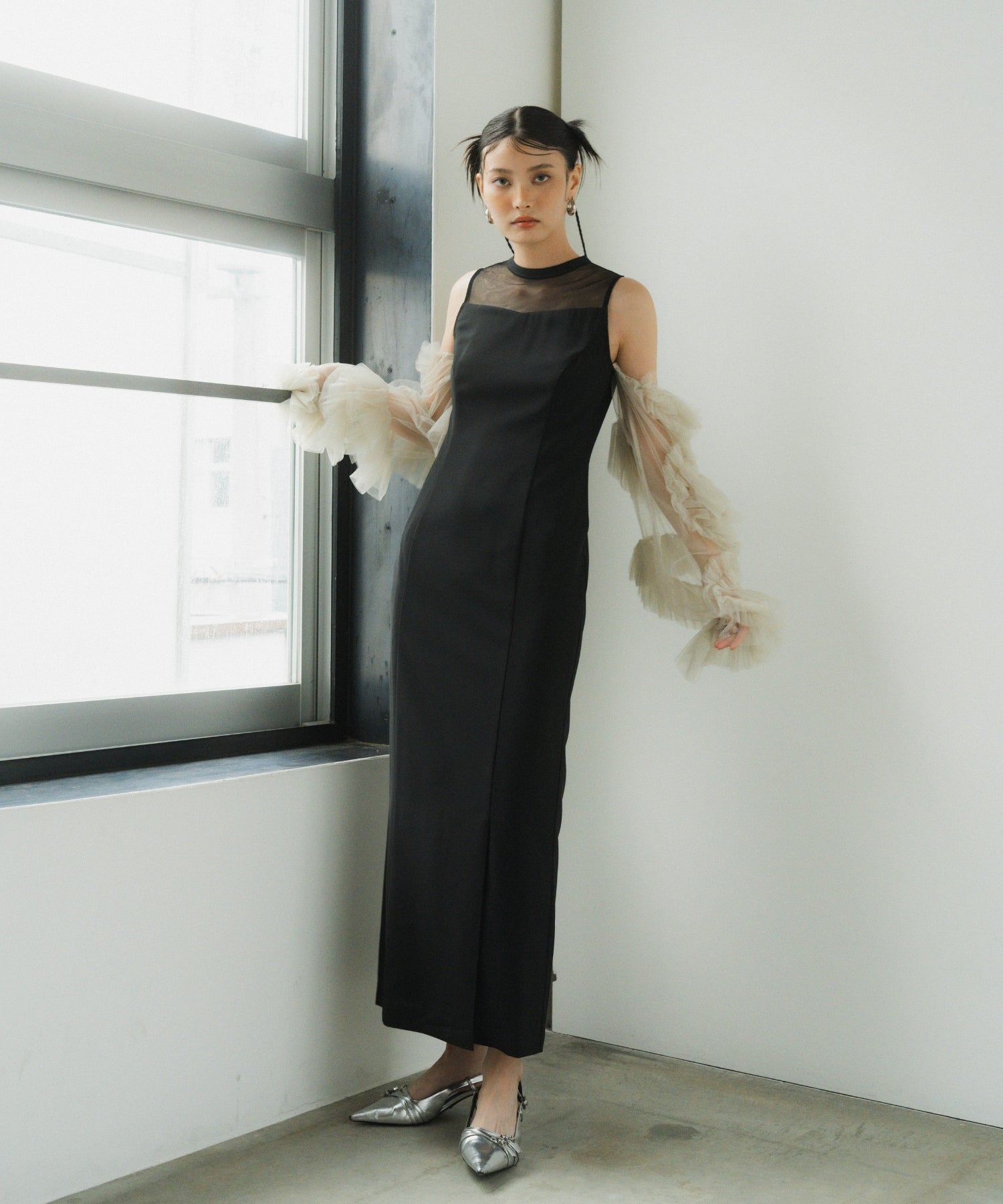 DETACHED SLEEVE DRESS