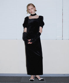 GRINT VELOUR DRESS ブラック 正面全身着用ポーズ