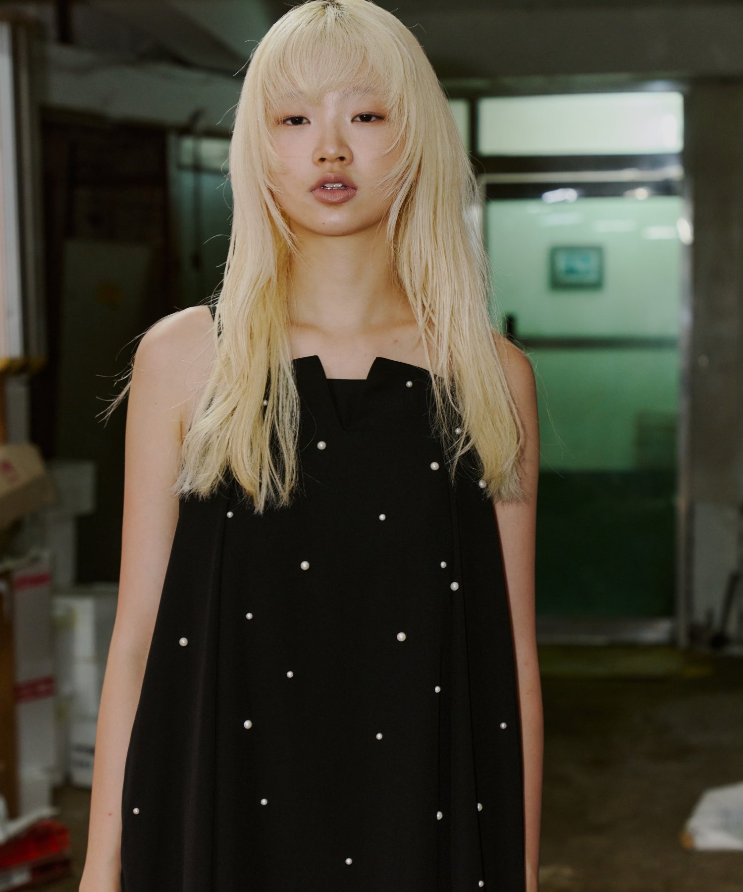 OVAL FORM PEARL DRESS