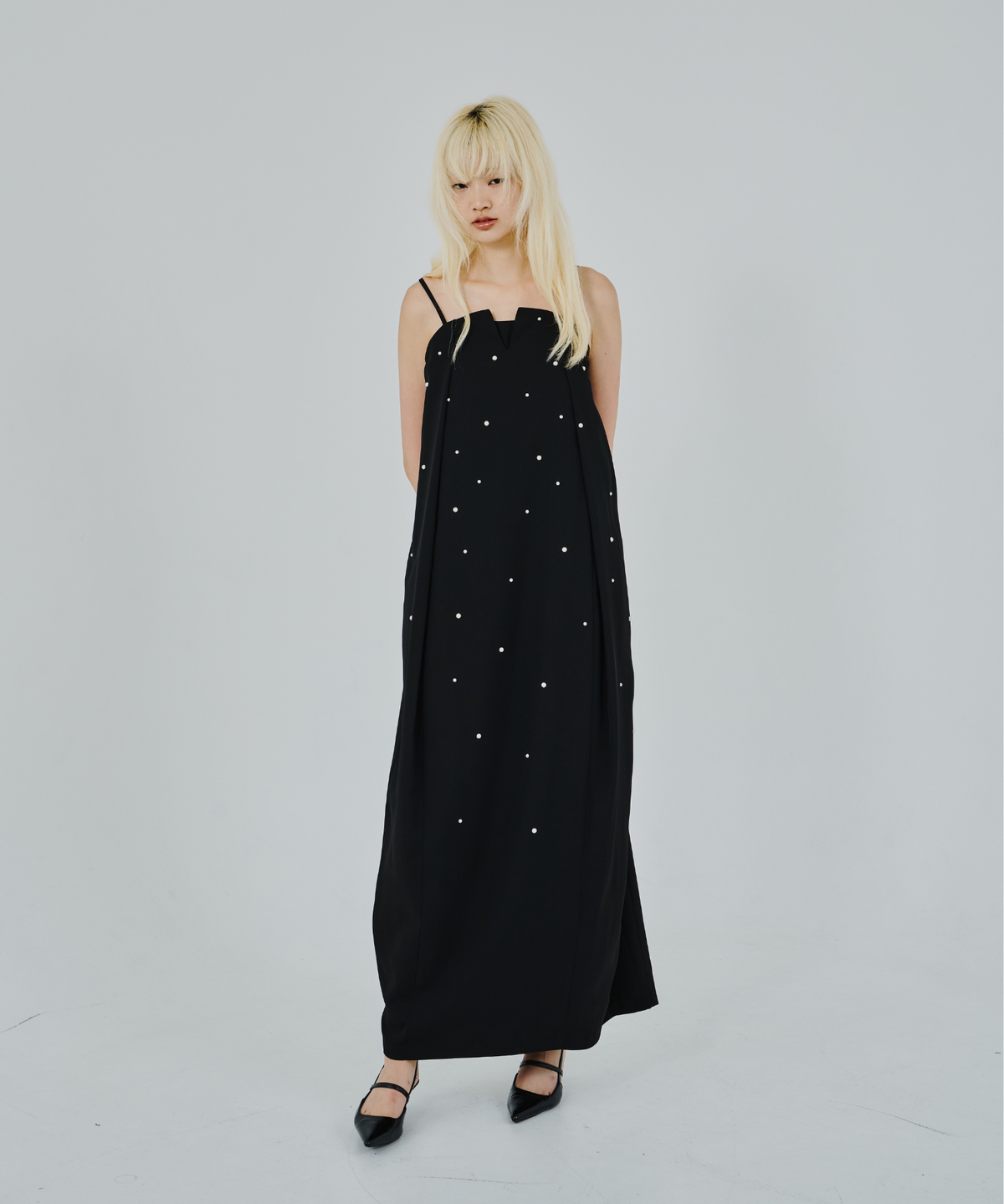 OVAL FORM PEARL DRESS