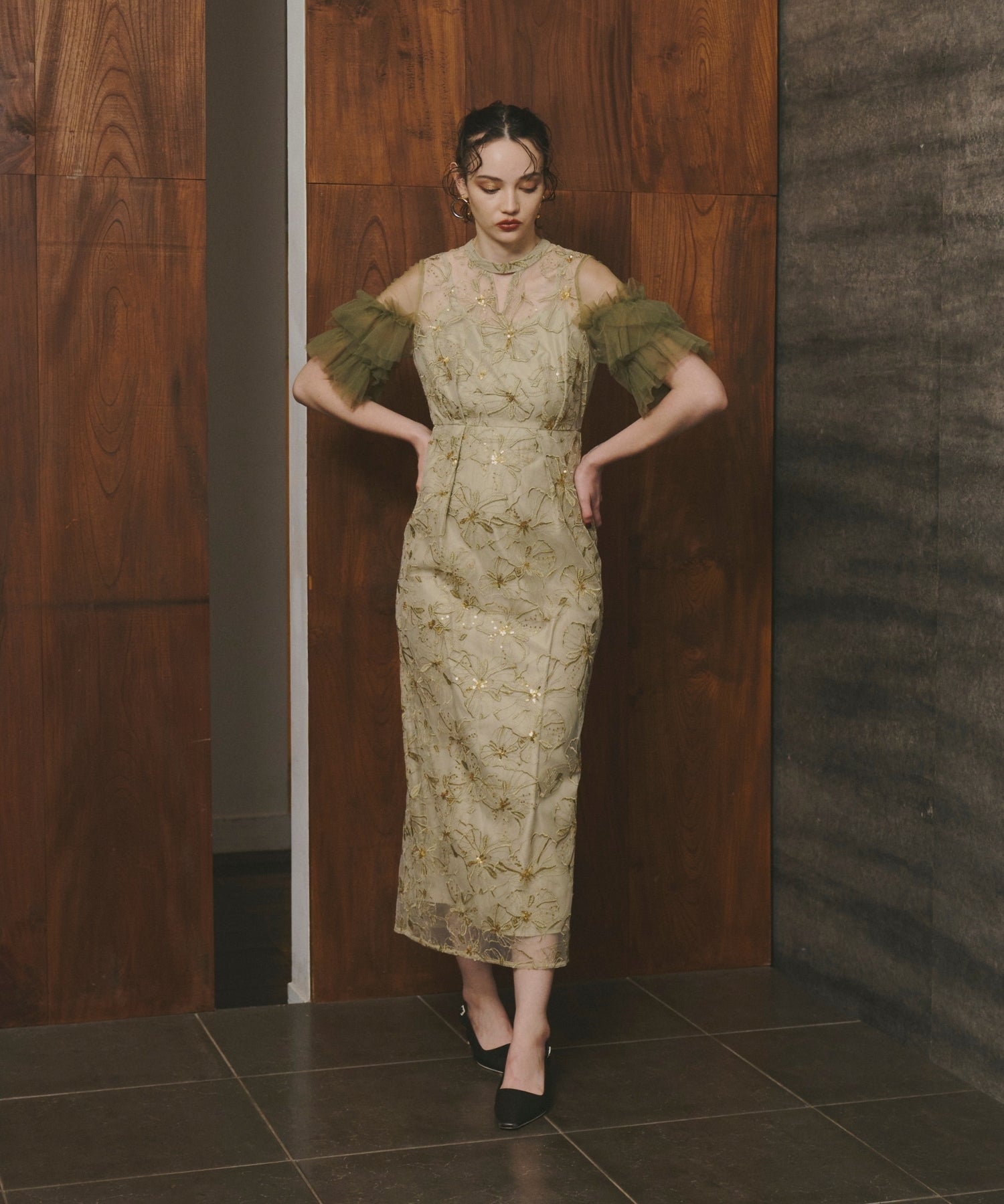 KEY NECK EMBROIDERY DRESS