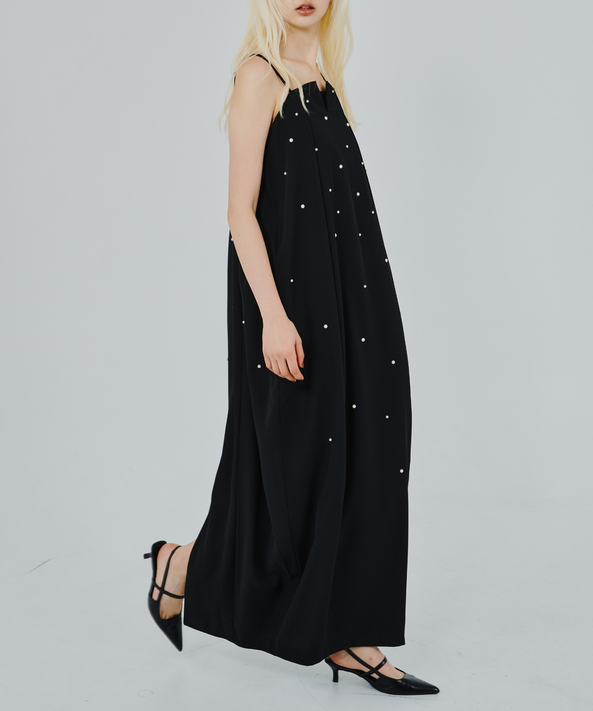 OVAL FORM PEARL DRESS