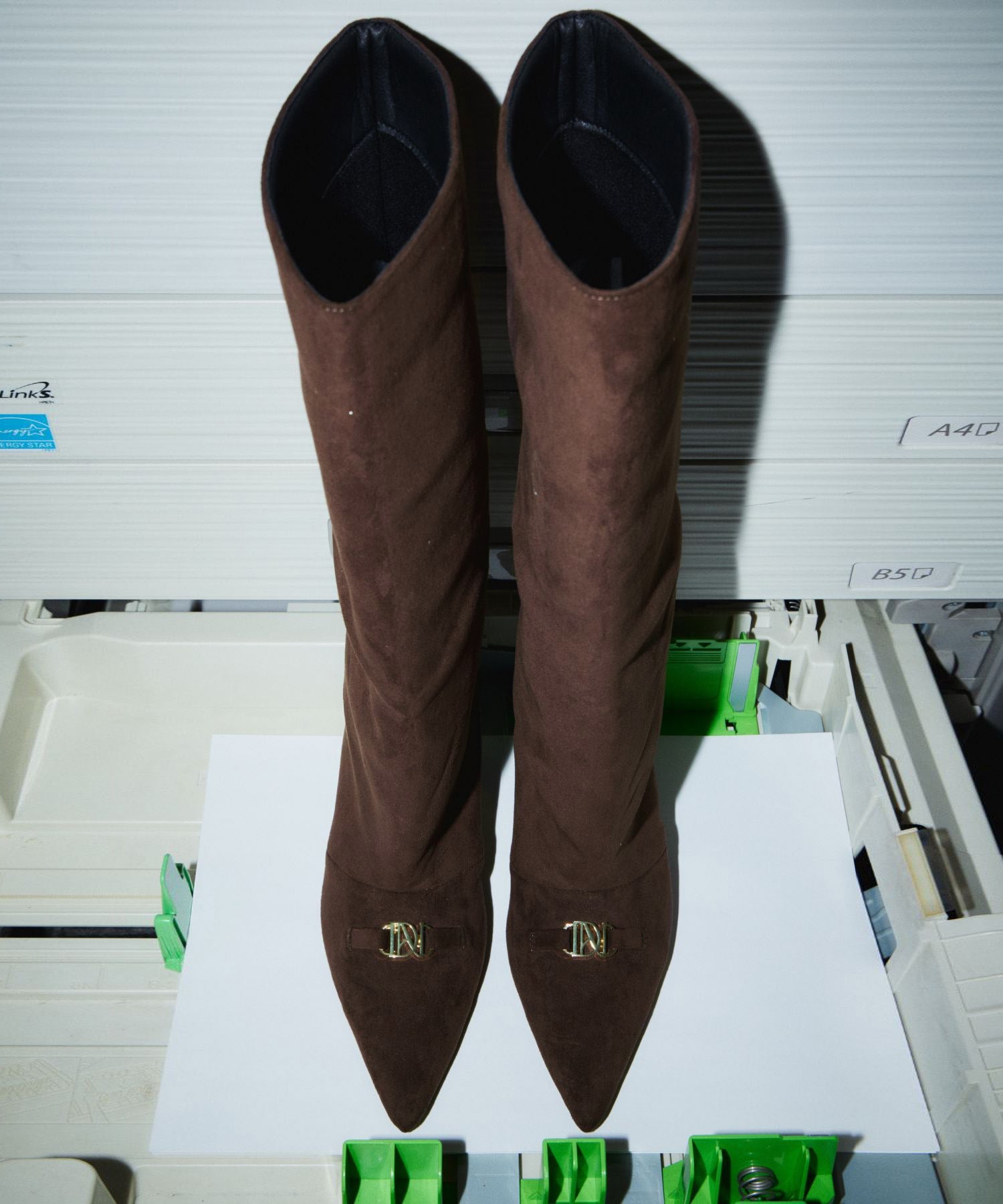 LOGO BUCKLE LONG BOOTS ブラウン 正面全体