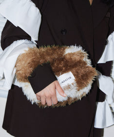 PERRO FUR BAG ブラウン 手持ち画像