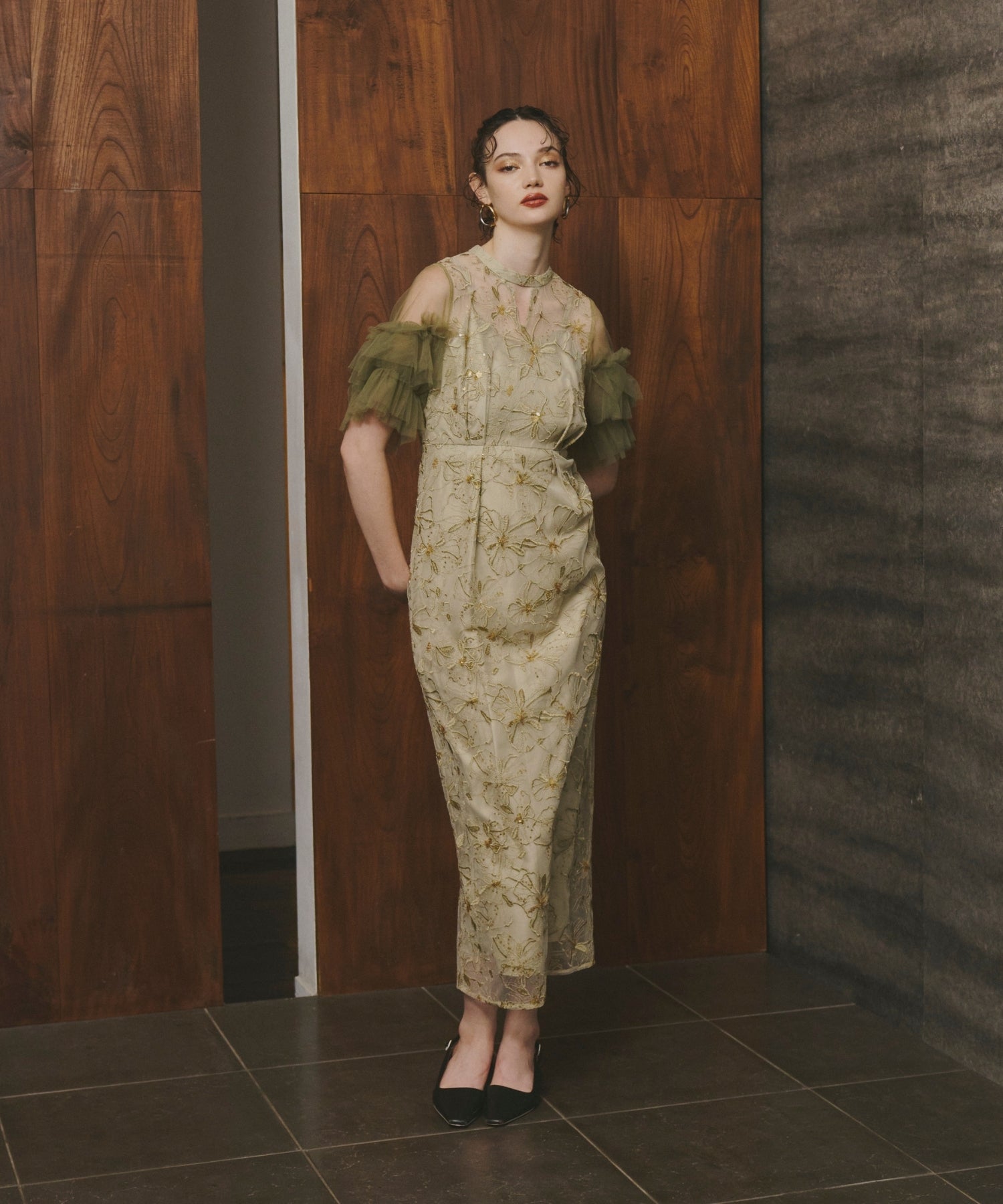 KEY NECK EMBROIDERY DRESS