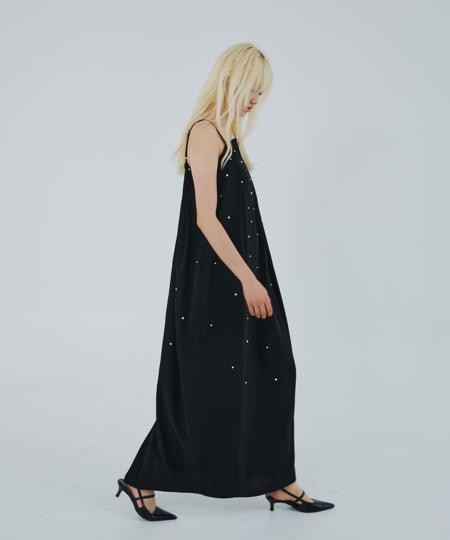 OVAL FORM PEARL DRESS