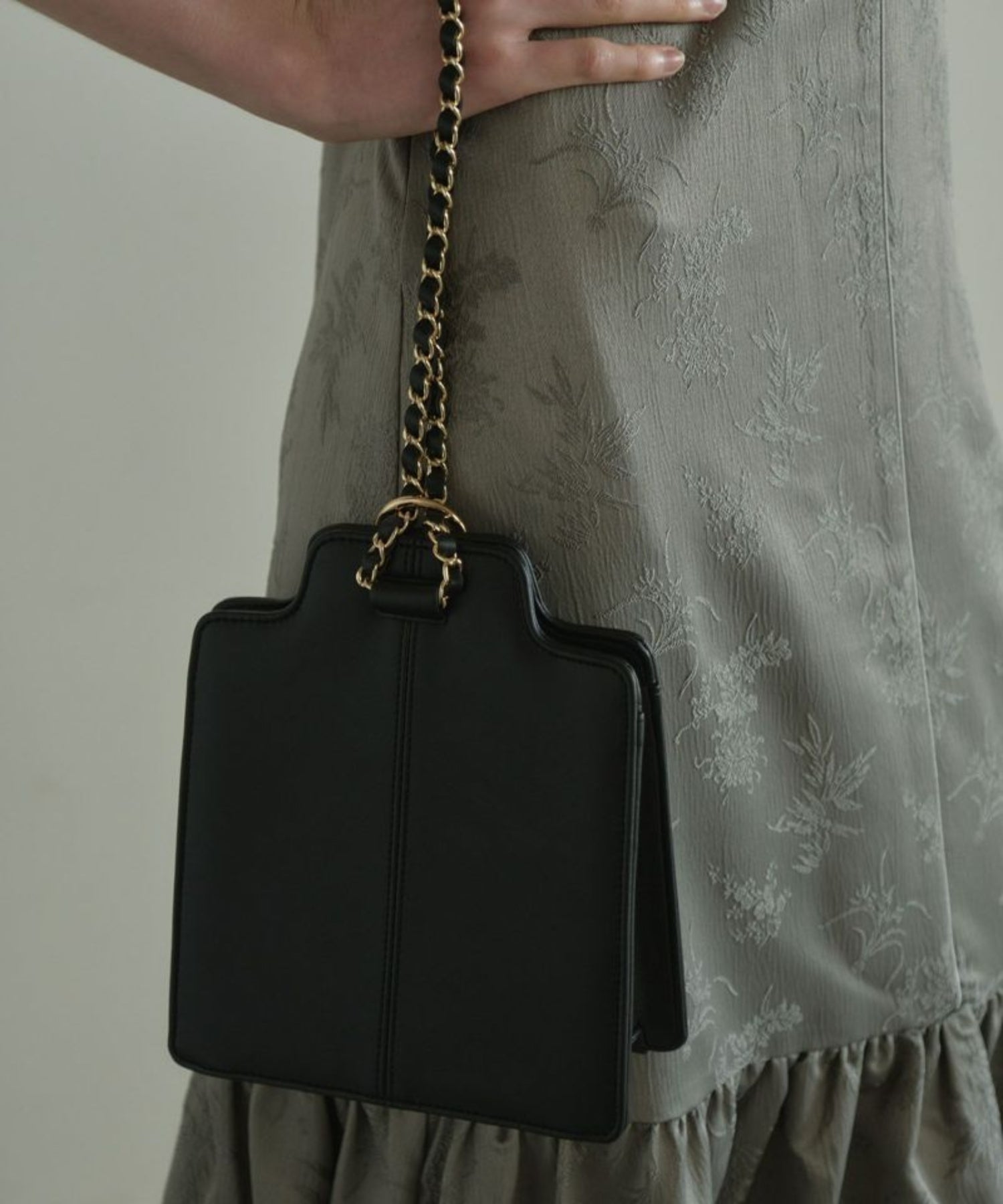 ONE HANDLE SQUARE BAG