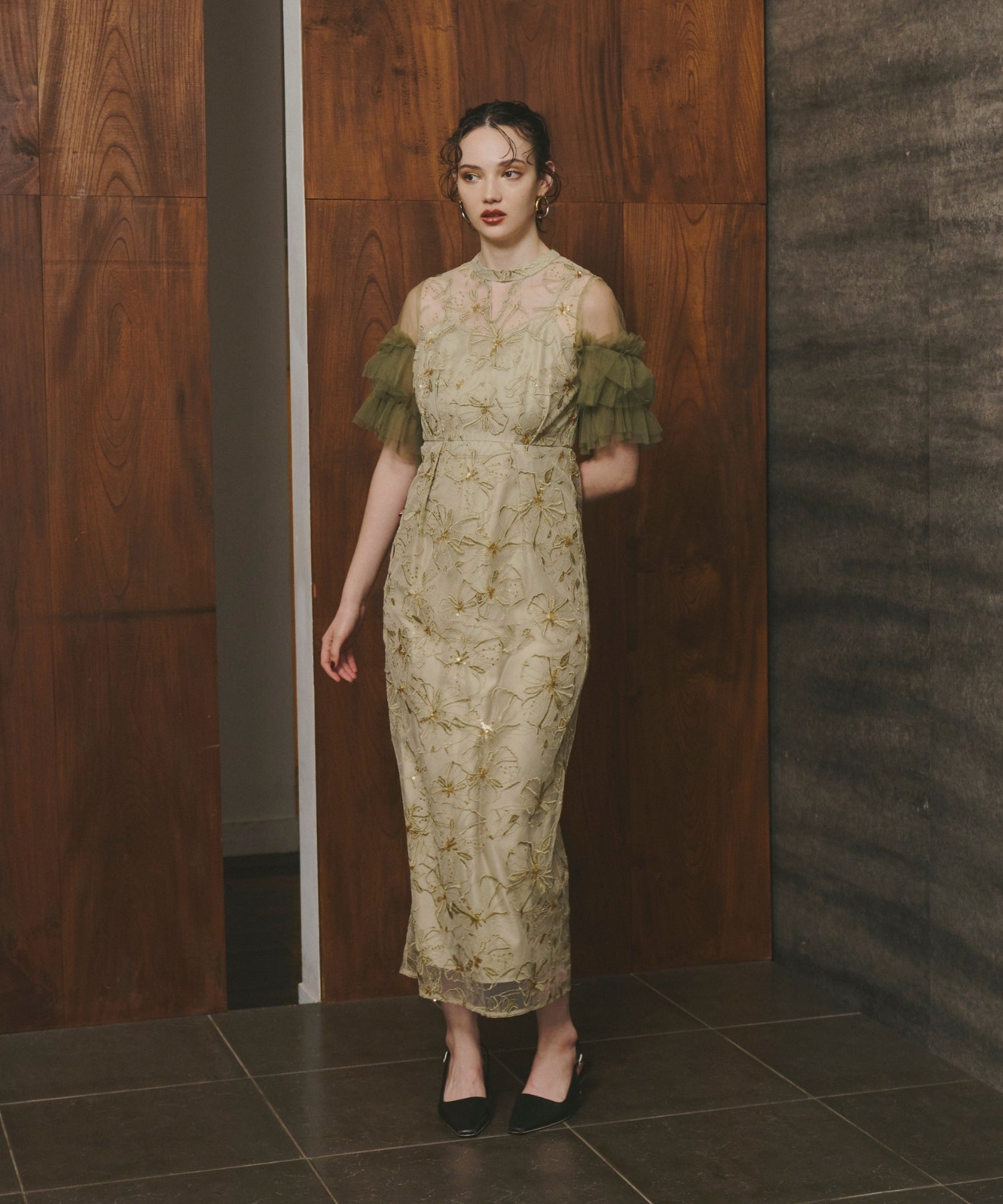 KEY NECK EMBROIDERY DRESS