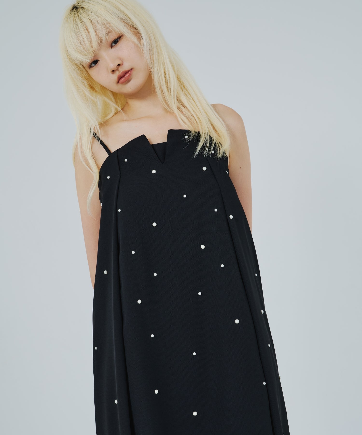 OVAL FORM PEARL DRESS