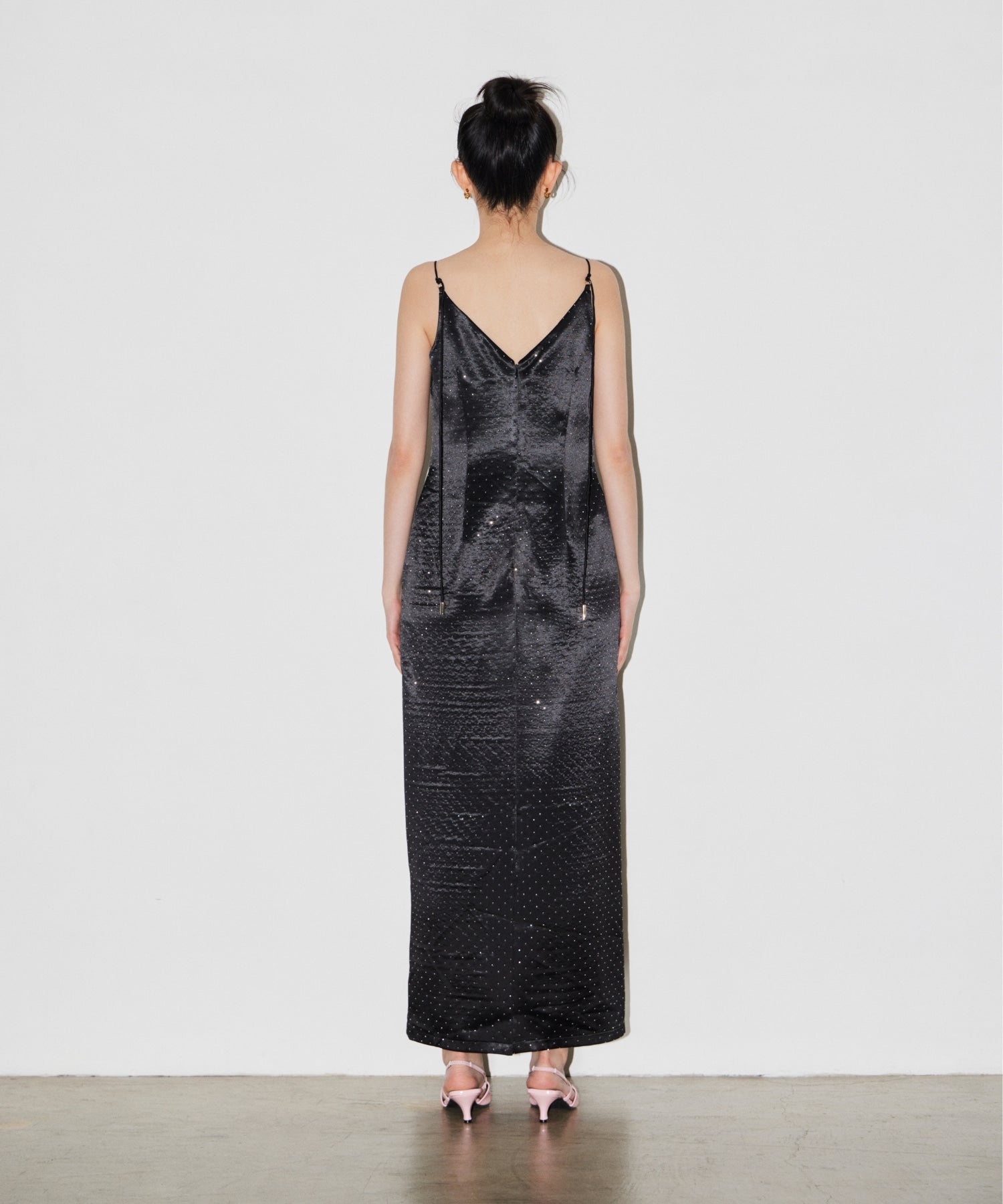 【POPUP】GLOSSY SATIN BACK RIBBON DRESS