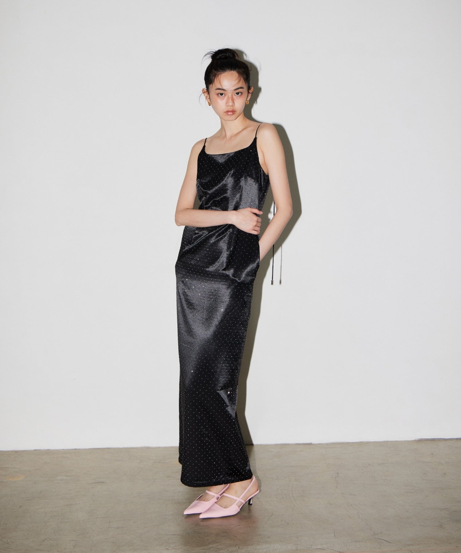 【POPUP】GLOSSY SATIN BACK RIBBON DRESS