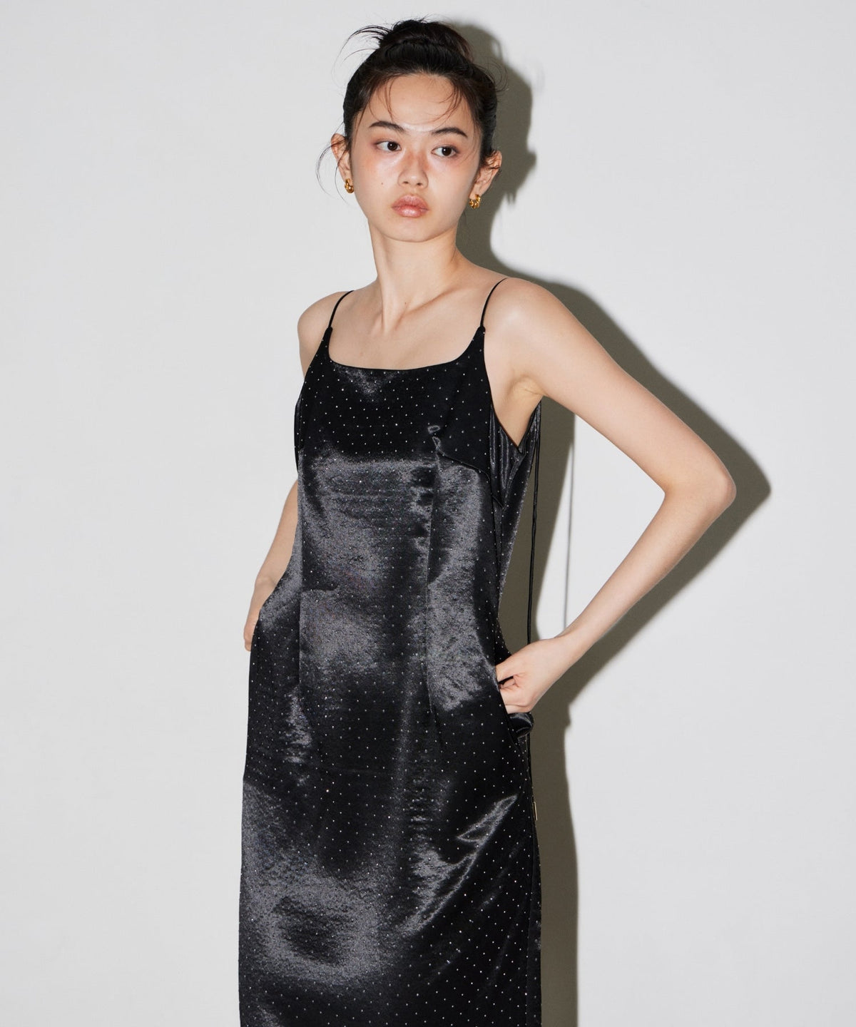 【POPUP】GLOSSY SATIN BACK RIBBON DRESS