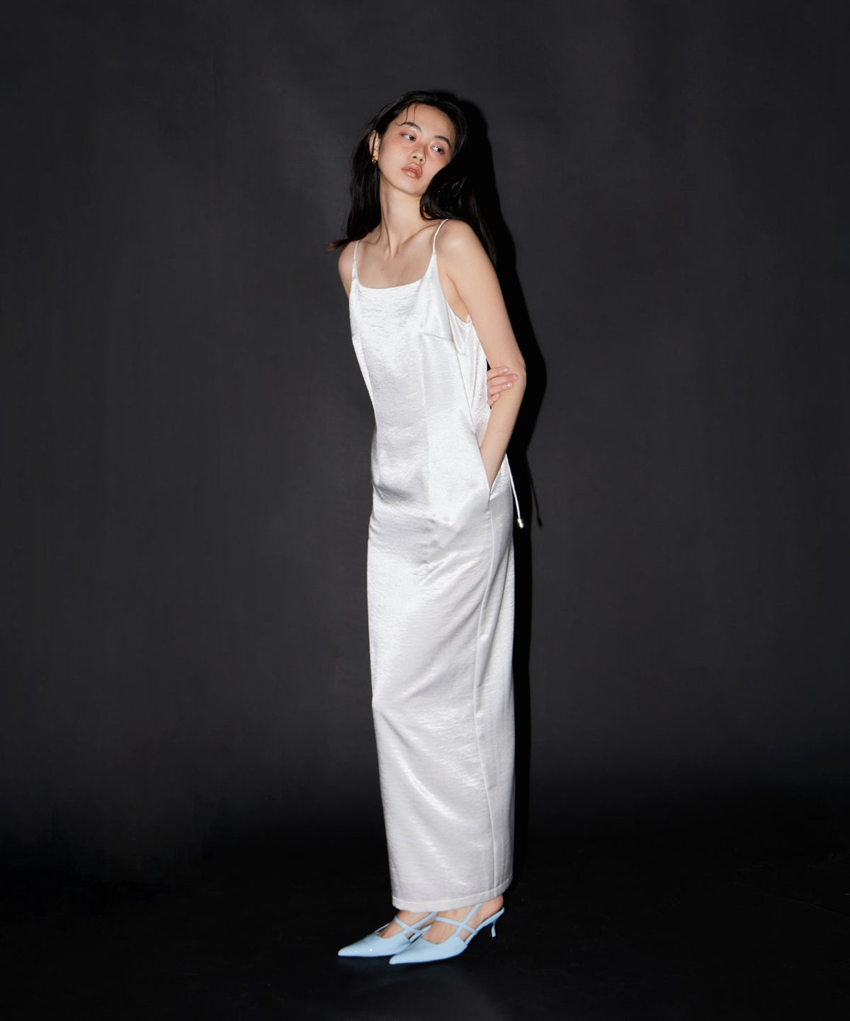 【POPUP】GLOSSY SATIN BACK RIBBON DRESS