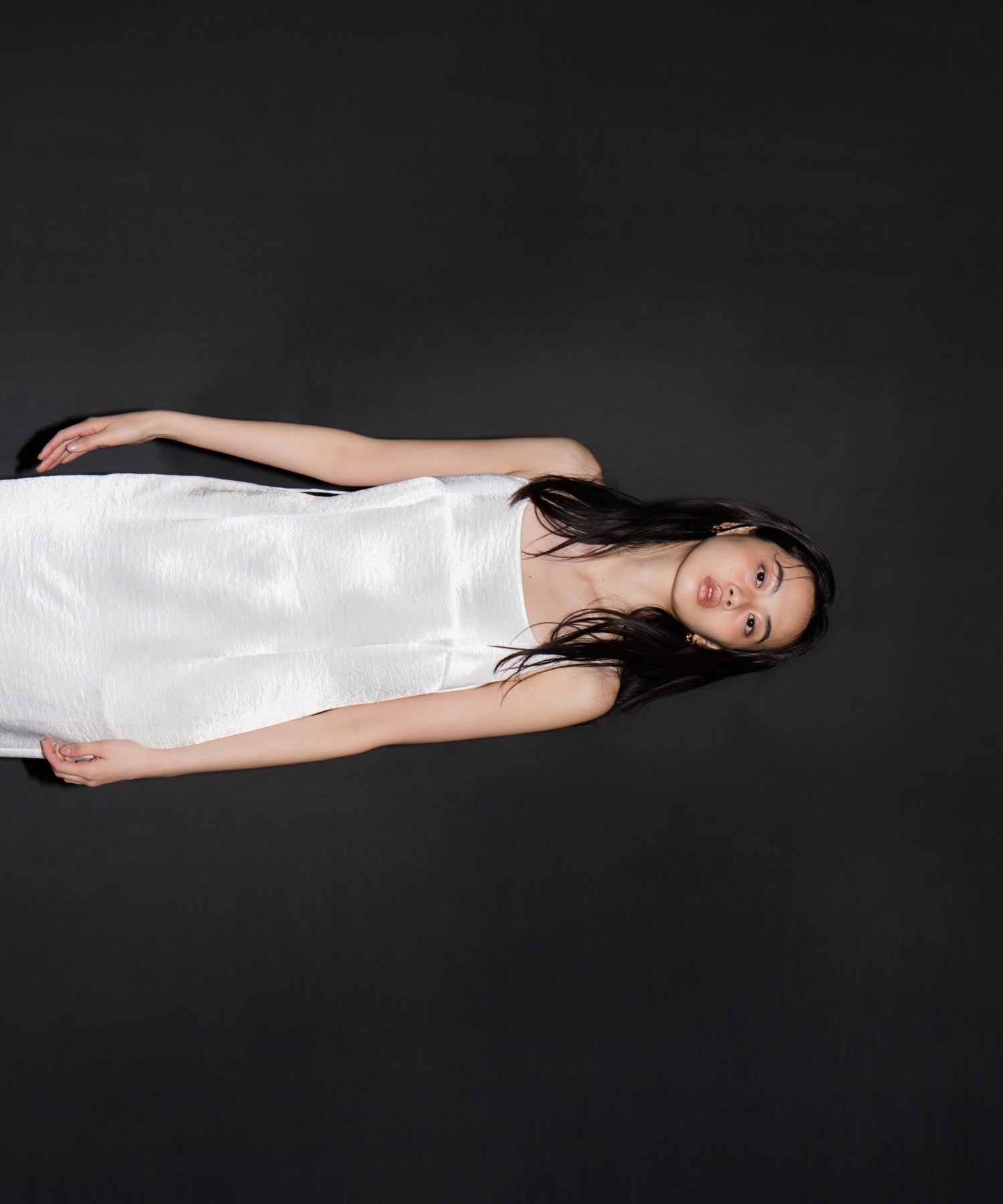 GLOSSY SATIN BACK RIBBON DRESS